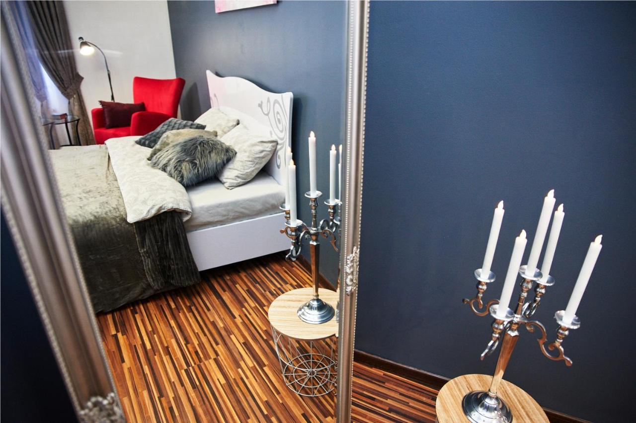 Designer Apartment In The Center Lviv Exterior photo