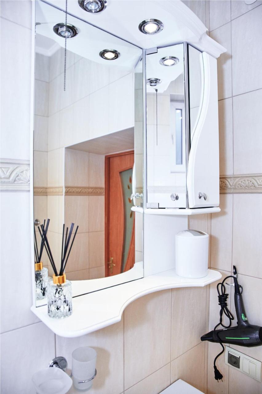 Designer Apartment In The Center Lviv Exterior photo